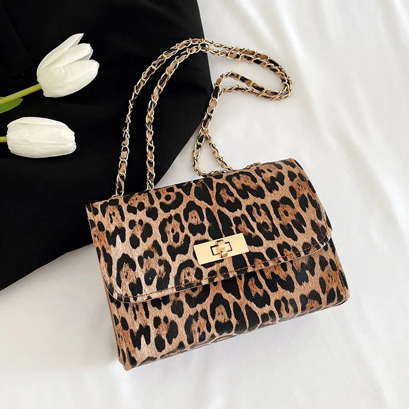 2025 Shoulder bag personalized winter leopard print small square bag 2025 new simple fashion niche design trendy crossbody bag