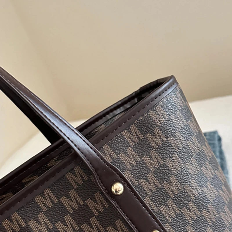 Versatile Large Capacity Shoulder Bag with Letter Print Fashion Luxury Brand Clutch Retro Trend Tote Bag for Commuters