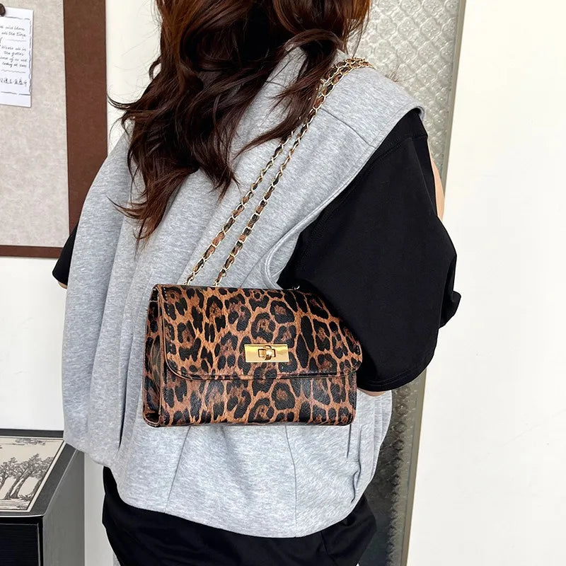 2025 Shoulder bag personalized winter leopard print small square bag 2025 new simple fashion niche design trendy crossbody bag