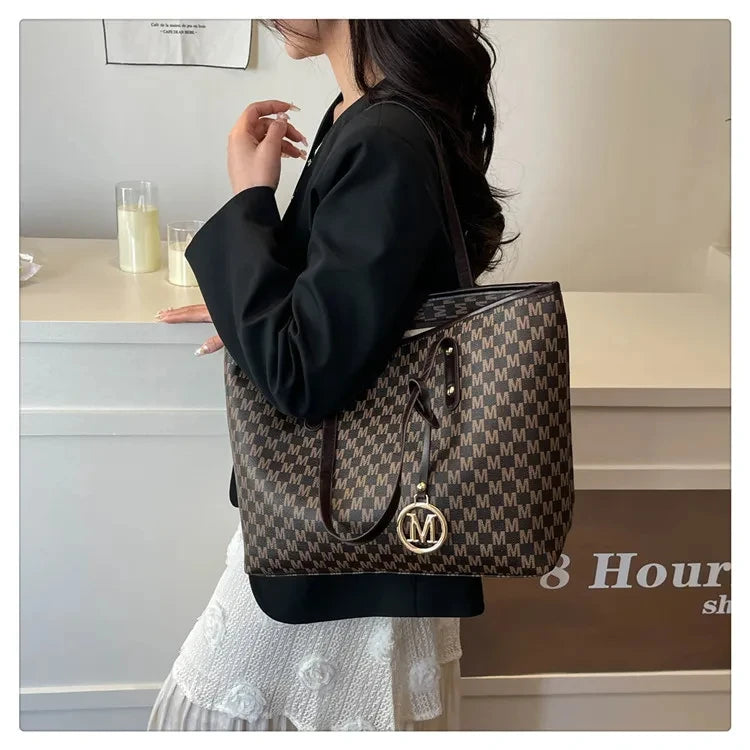Versatile Large Capacity Shoulder Bag with Letter Print Fashion Luxury Brand Clutch Retro Trend Tote Bag for Commuters